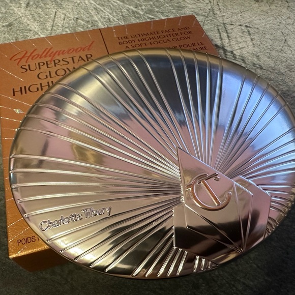 Charlotte Tilbury Superstar Glow Highlighter - Picture 2 of 2